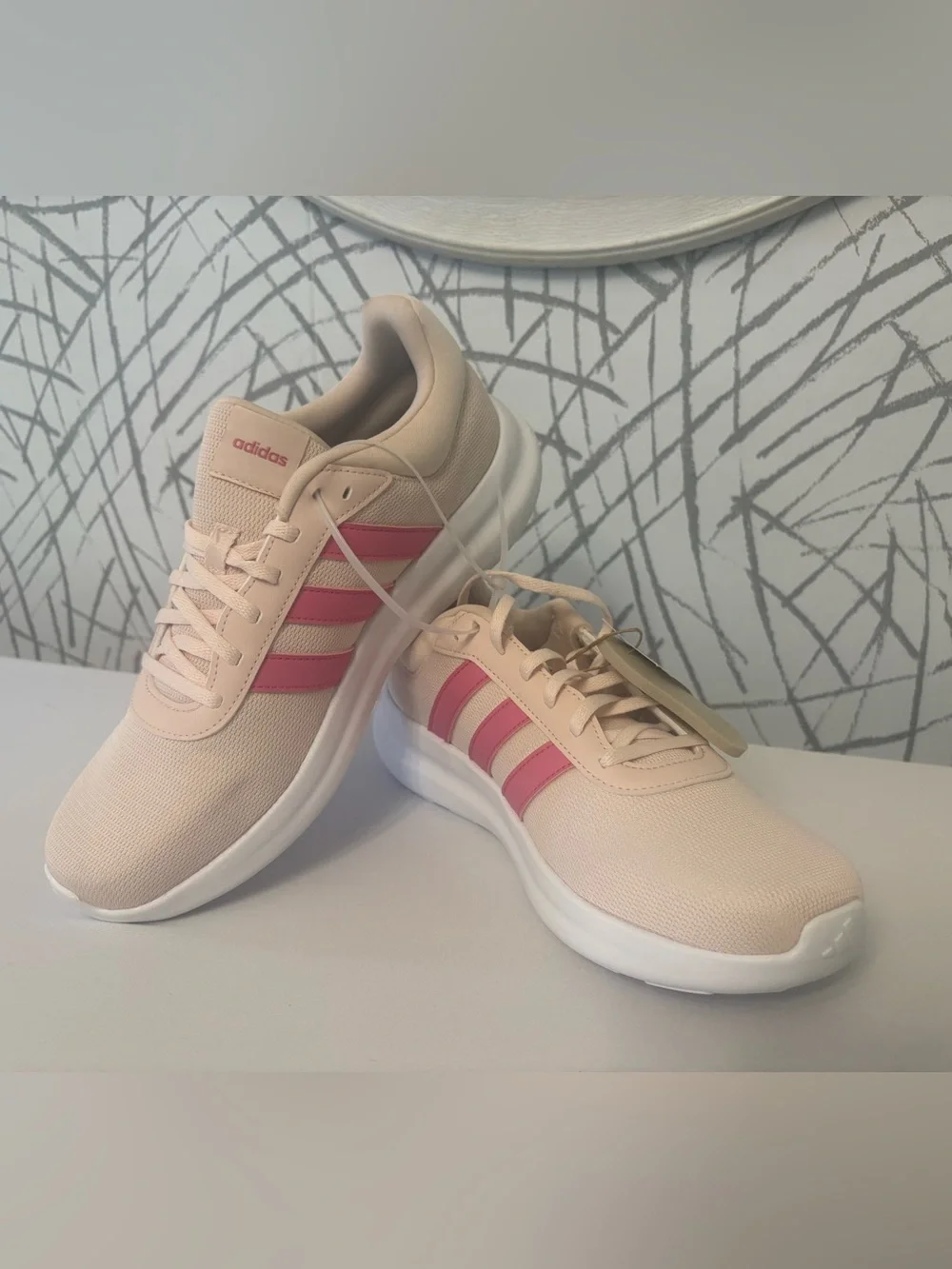 Adidas Lite Racer 4.0 sneakers  pink and a lightweight design. JR8539